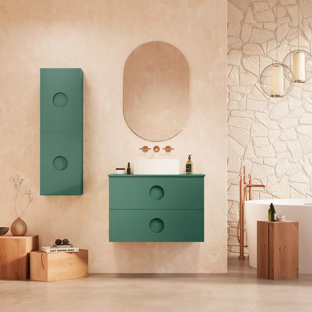 Muebles de baño con un toque de color.
